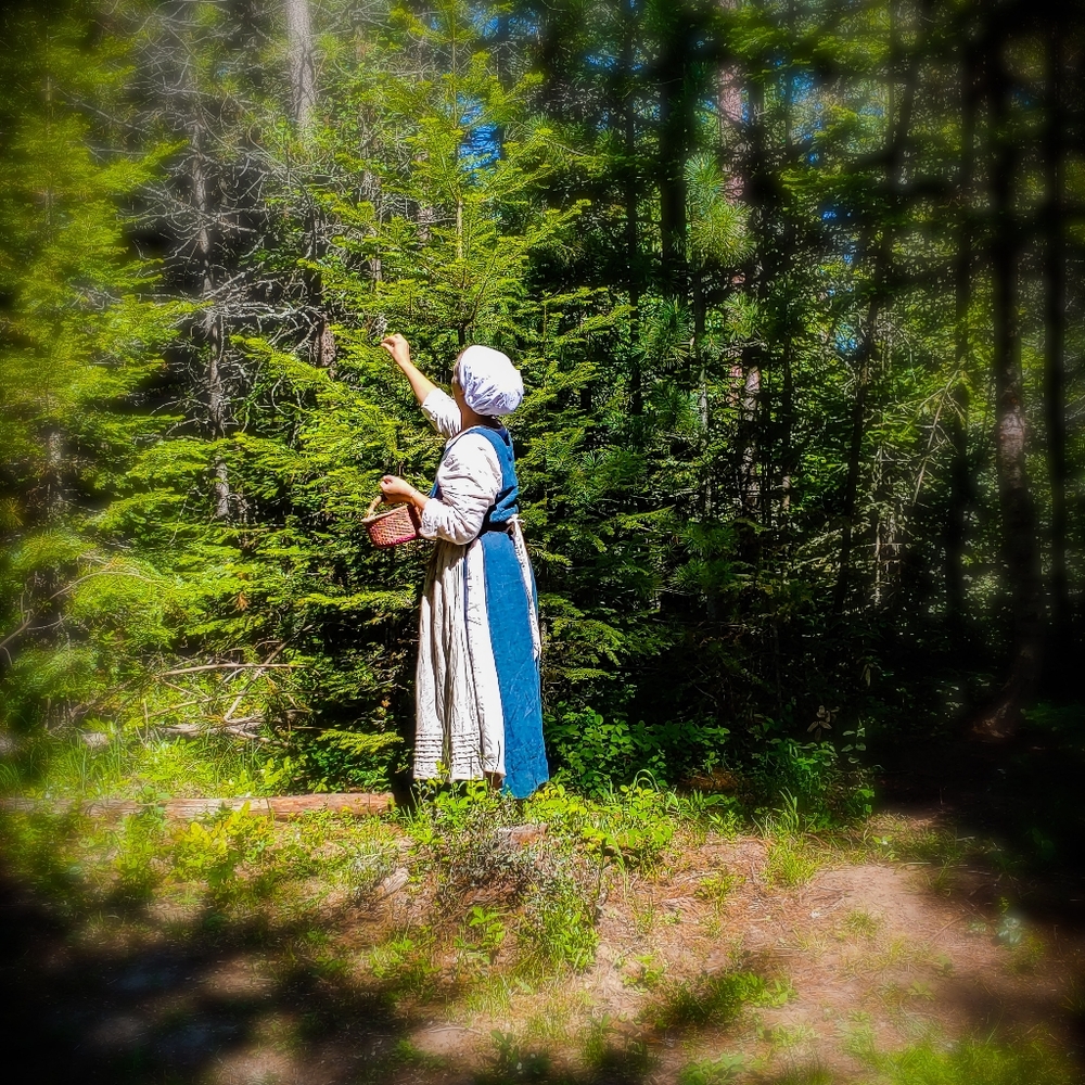 Historically Inspired 14th Century Outfit